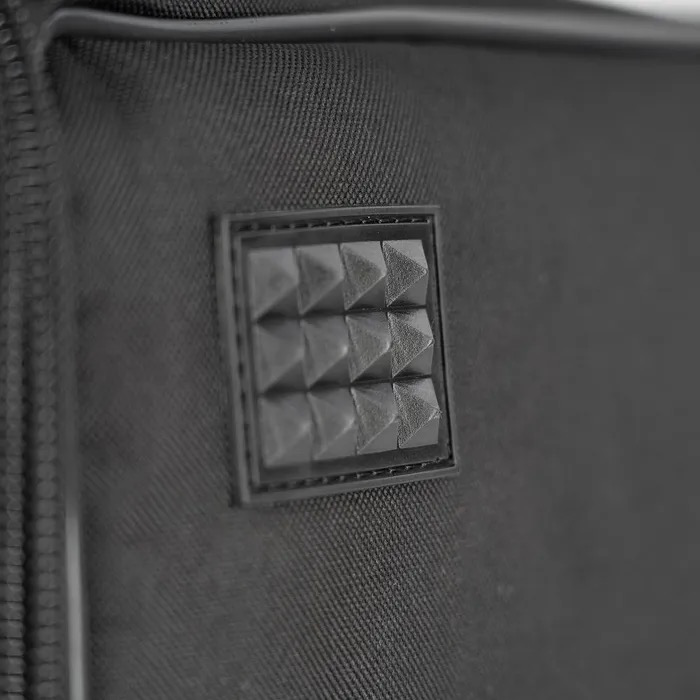 004_cvr_005_close_up1.jpg kopi.webp