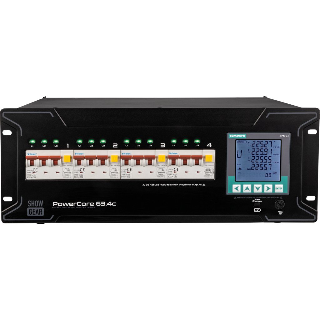 Showgear PowerCore 63.4c er en 63 A 400 V 3-fase strømdistributør med 4 × CEE 32 A utganger, individuell 4-polet RCBO-beskyttelse og integrert energiovervåking